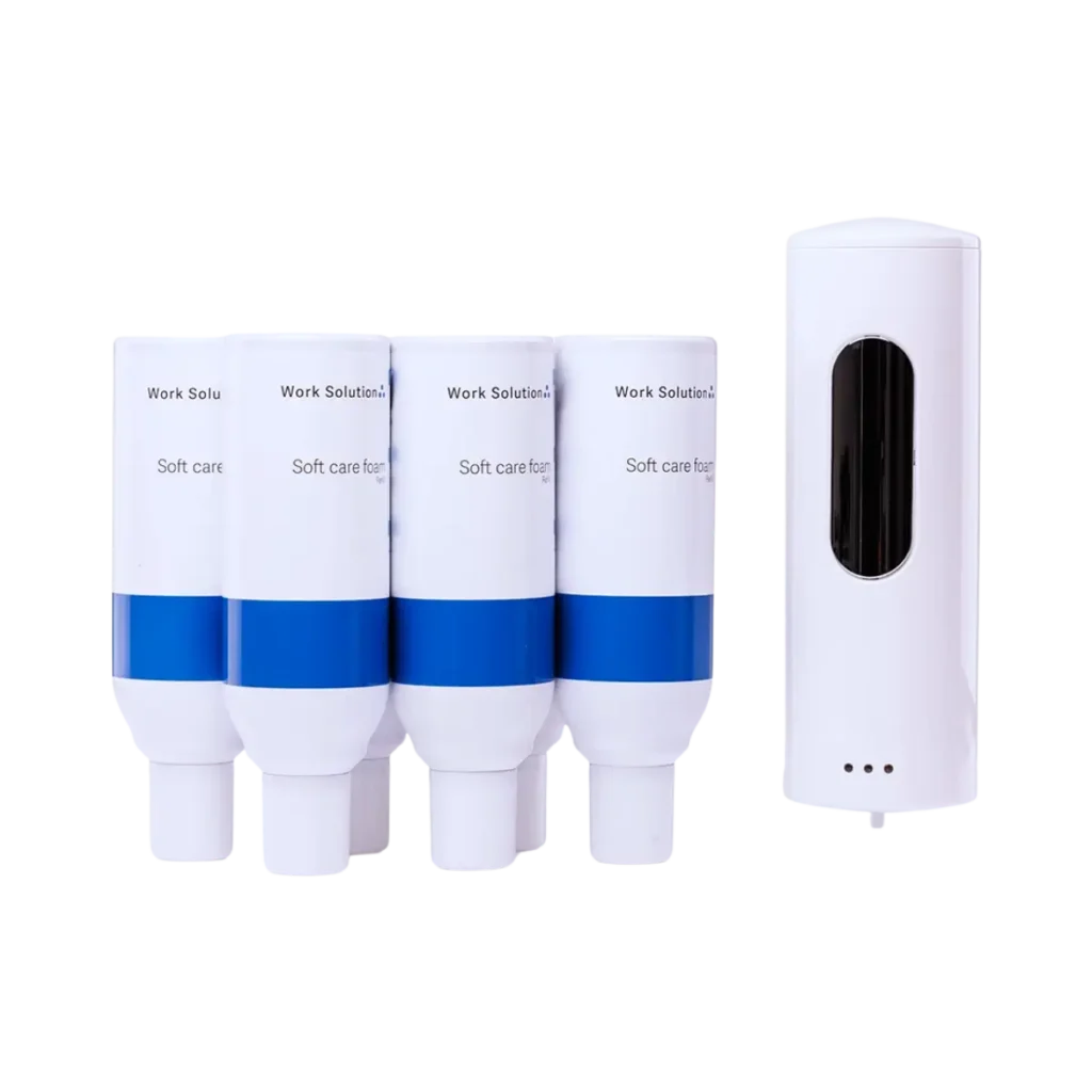 Sex refillflaskor för skumtvål från Work Solution, märkta "Soft care foam" med blå etikett, tillsammans med en vit automatisk tvålpump med svart sensorfönster.