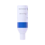 En vit refillflaska för skumtvål från Work Solution med blå etikett och texten "Soft care foam". Flaskans smala design är anpassad för dispenseranvändning.